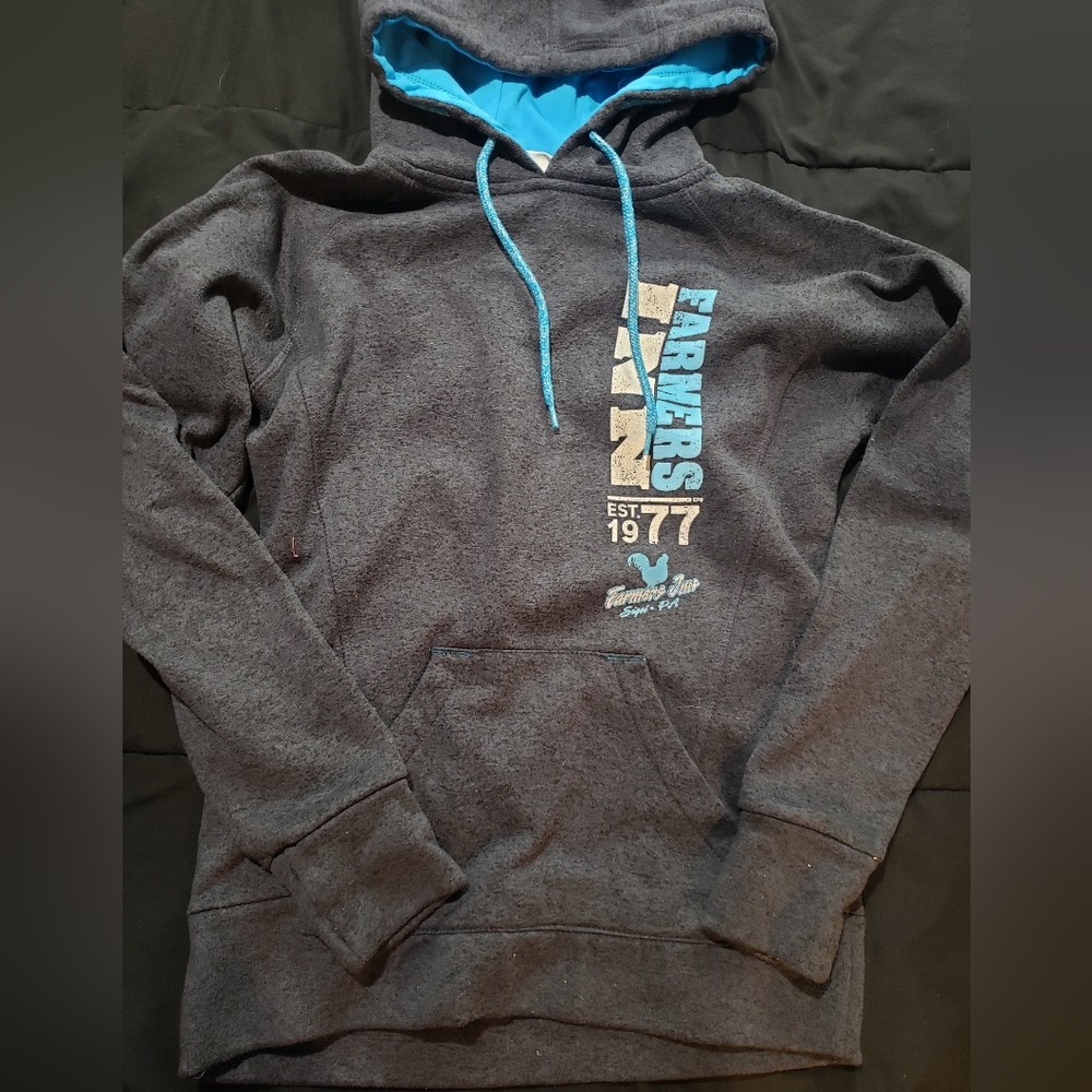 Farmers Inn • hoodie • womens small